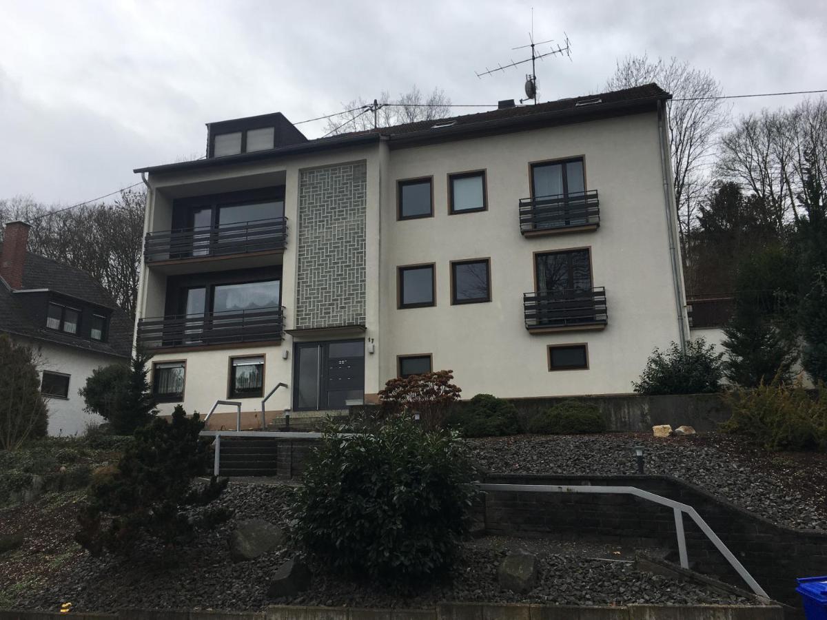 Five Apartment *
